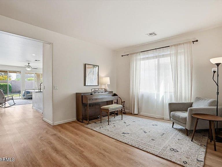 3537 E Constitution Dr photo 4