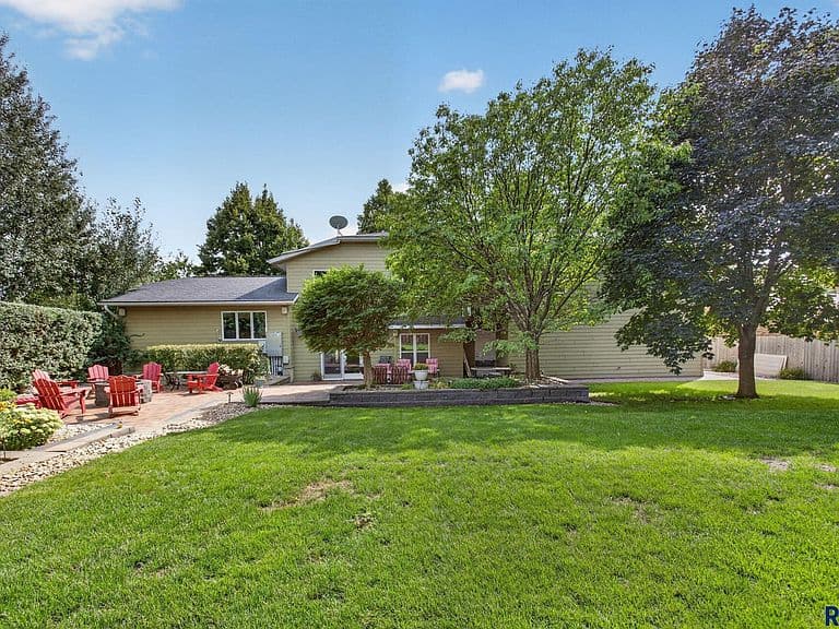 708 E Alder Ln photo 4