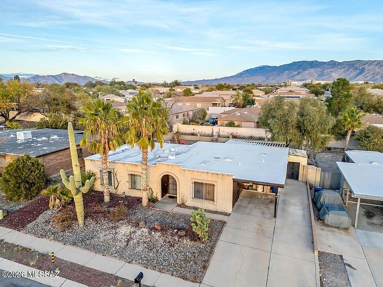 2191 S Sunburst Dr photo 2