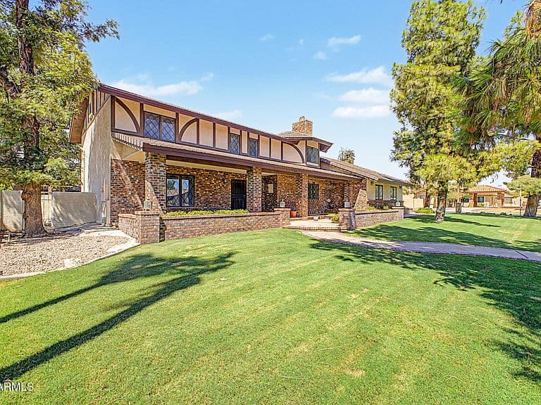 4122 W PARADISE Lane photo 2