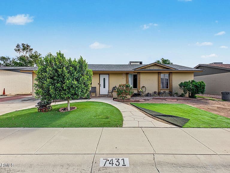 7431 W SHANGRI LA Road photo 1
