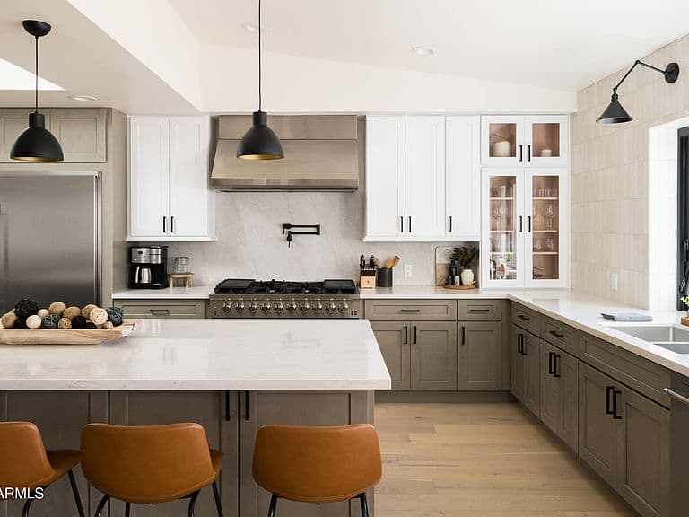 9833 E Desert Cove Ave photo 5