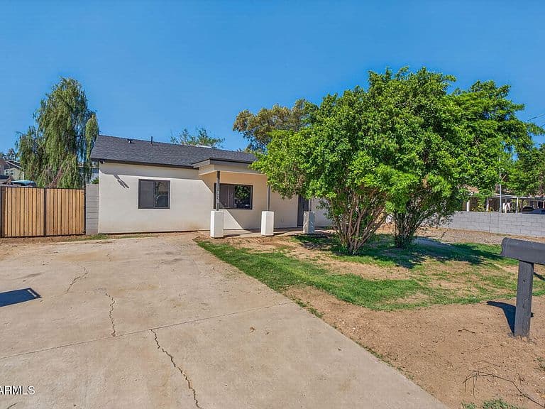 7128 N 32ND Avenue photo 1