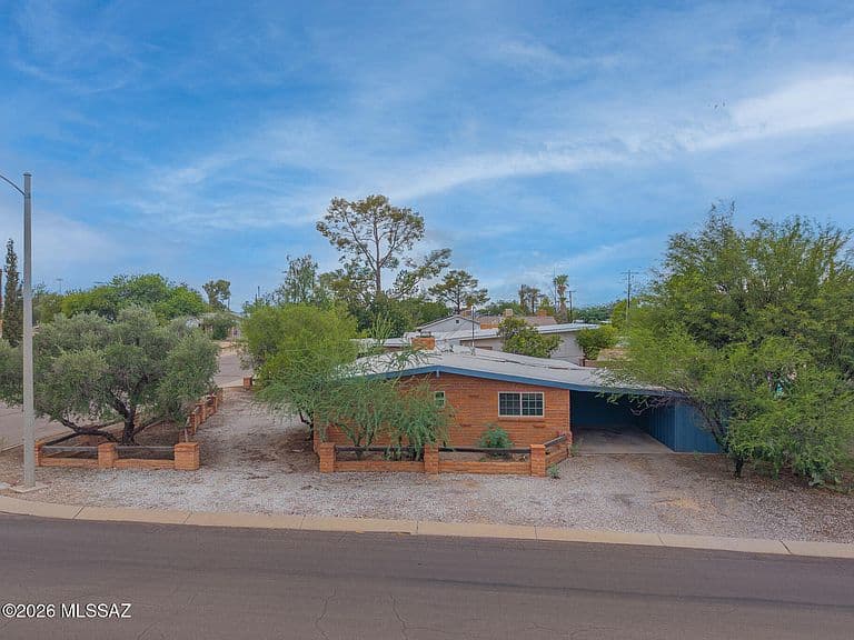 6843 E Scarlett St photo 4