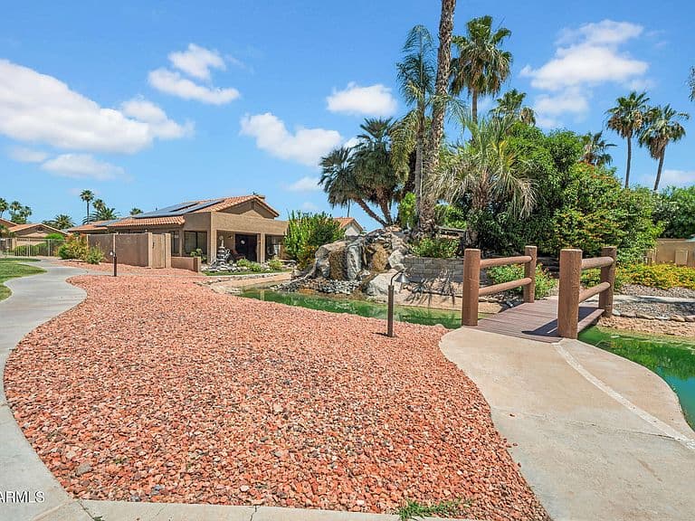 9411 W KERRY Lane photo 3