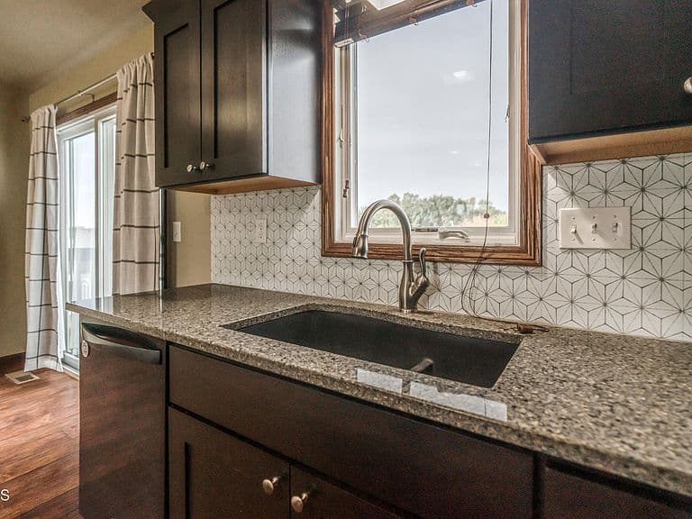 84 Haywood Dr photo 3