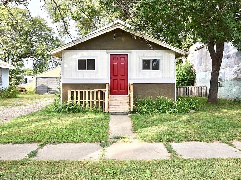 418 W Dakota Ave photo 2