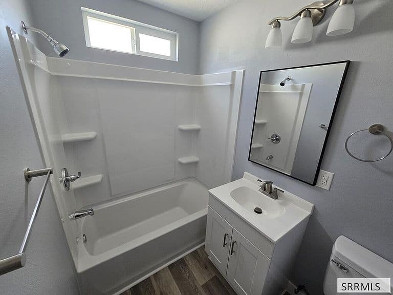 255 Clifford St photo 3