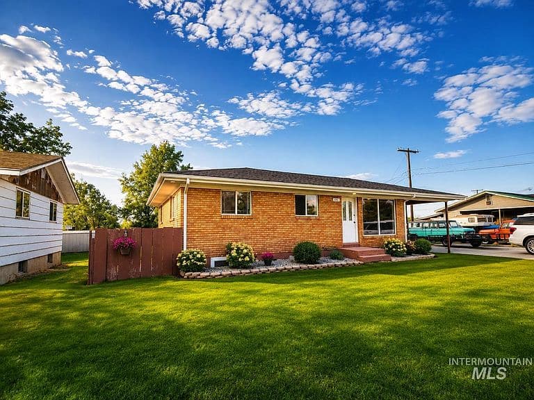 905 15th Dr photo 2