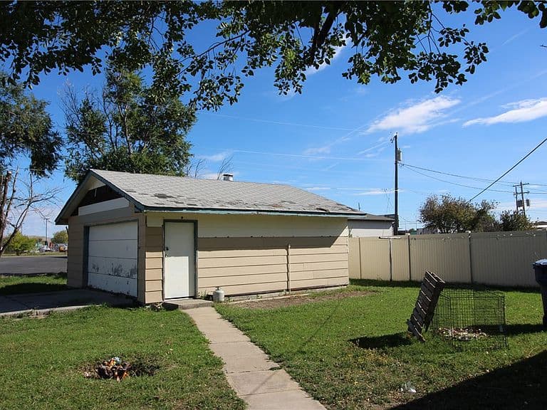 1031 N Custer Ave photo 3
