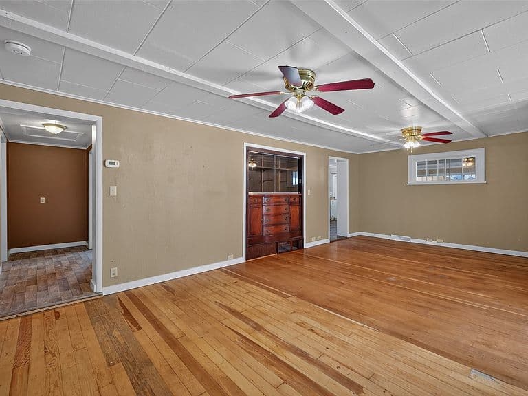 326 Pine St photo 5