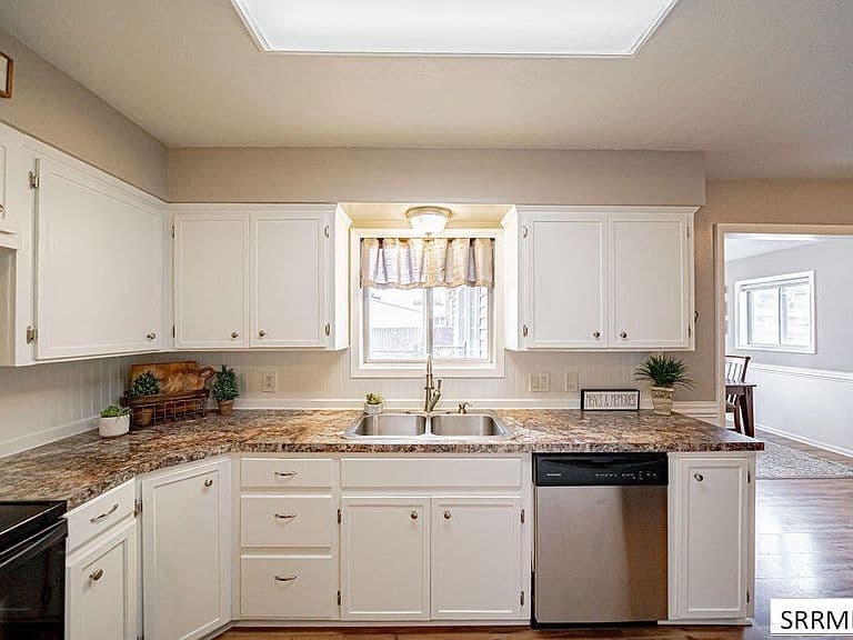 1330 Merrett Dr photo 3