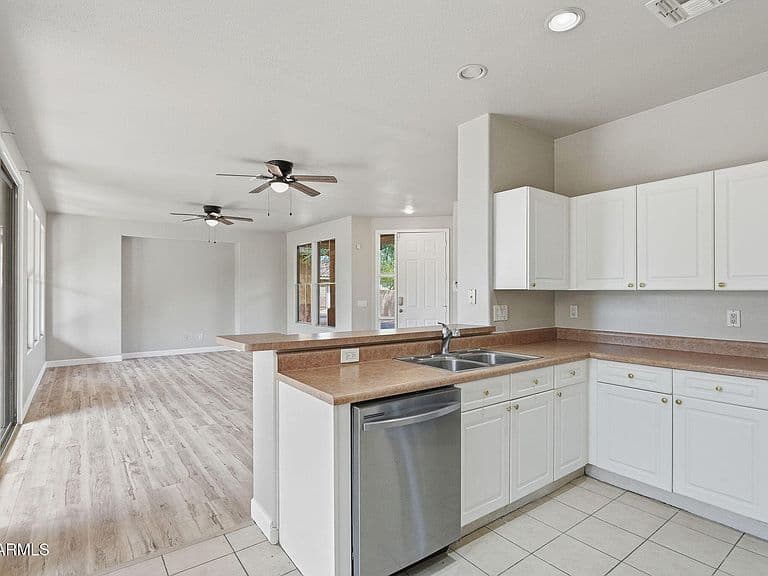 13557 W CYPRESS Street photo 3