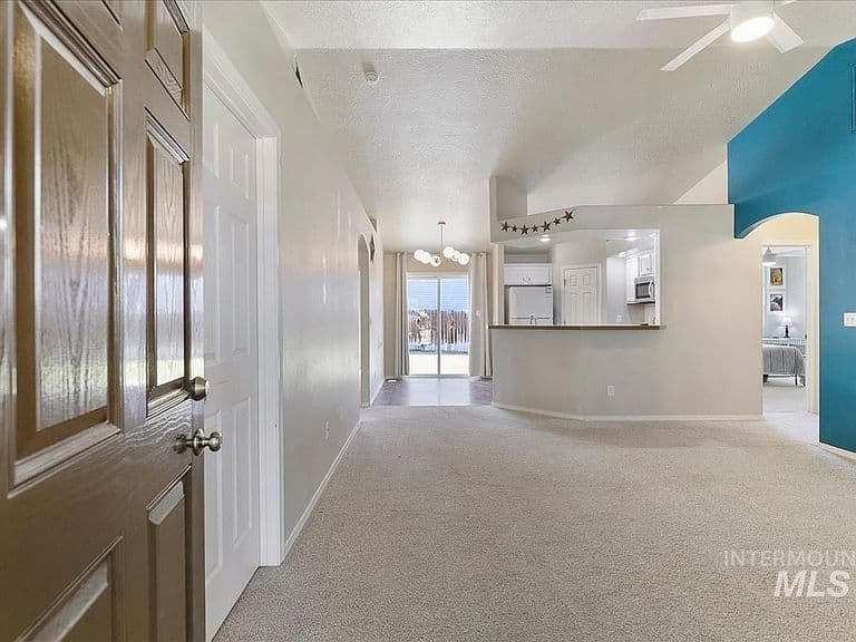 20535 Hancock Ave photo 3
