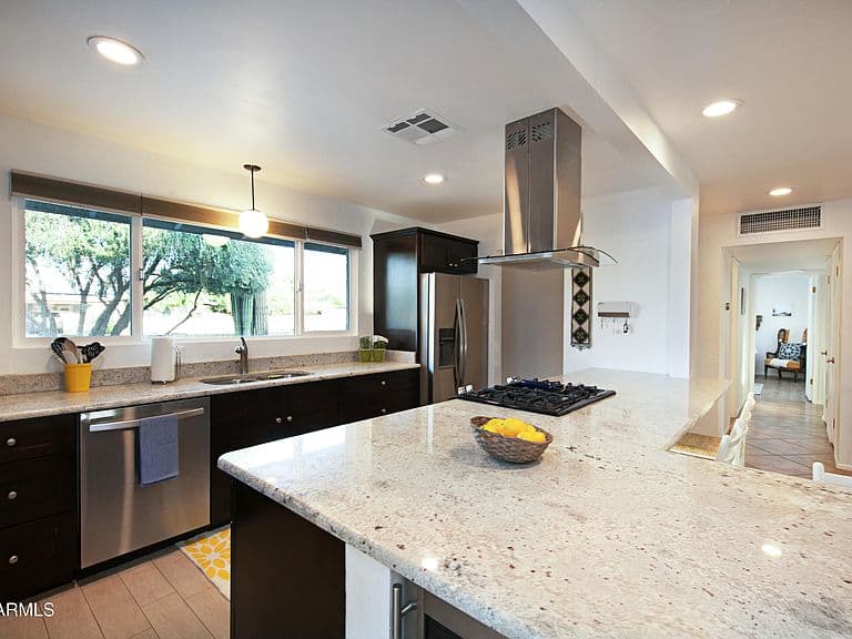 4614 N Miller Rd photo 2