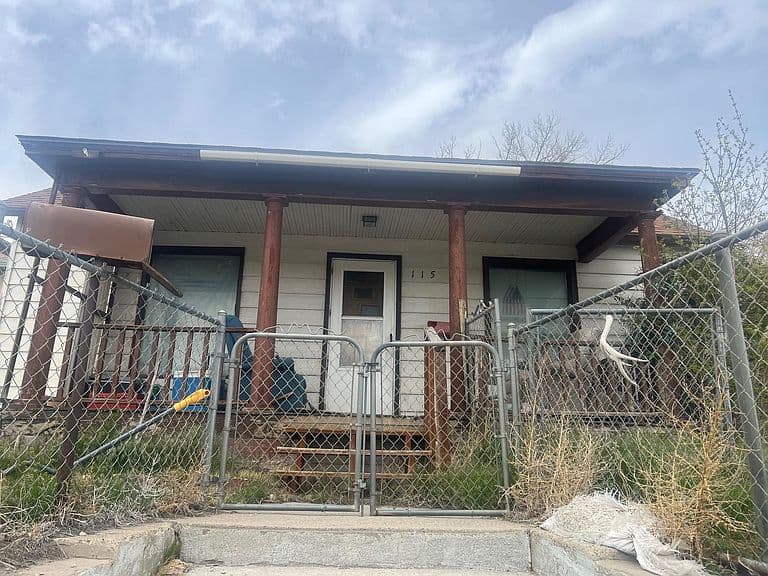 115 E Cedar St photo 2