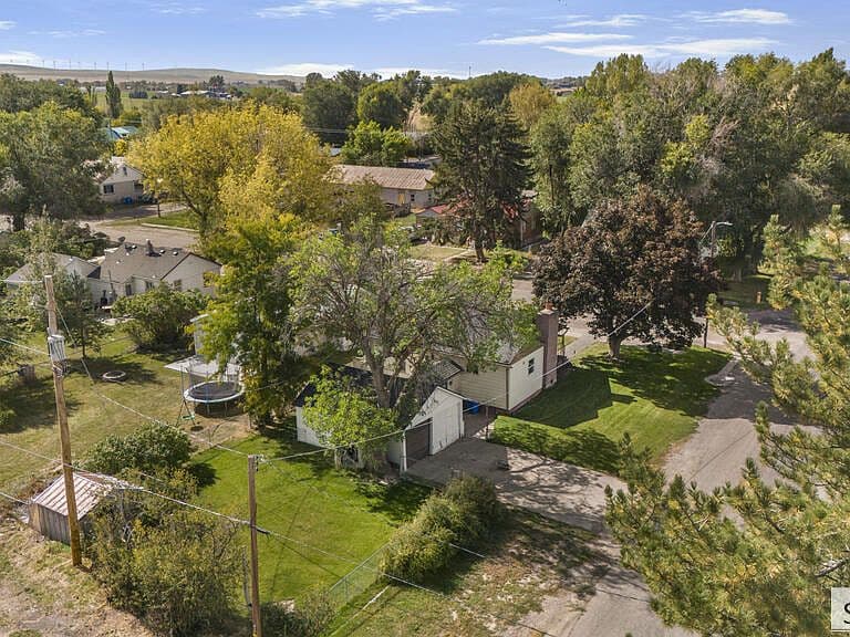 656 1st W photo 2