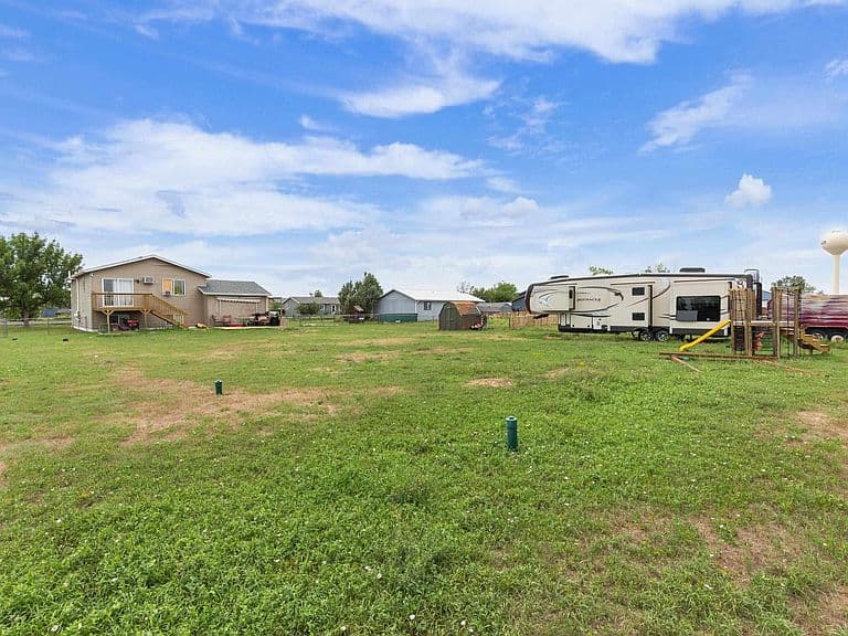 514 Falcon Dr photo 4