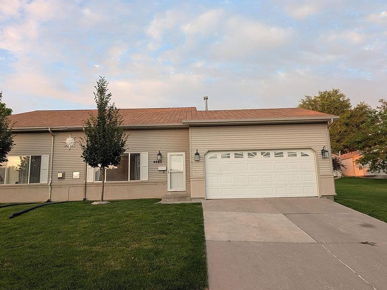 4662 Annies Way photo 1