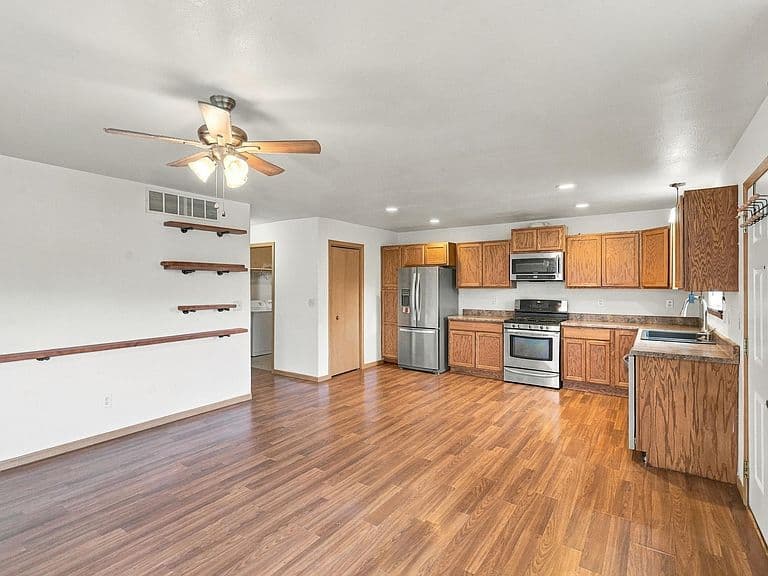235 Lindbergh Ave photo 5