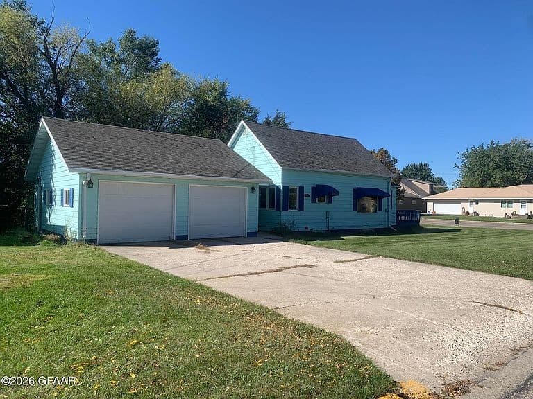 612 Delano Ave photo 2