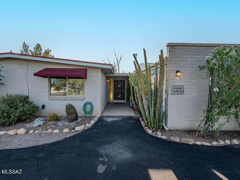 6731 N Sesame Ln photo 2