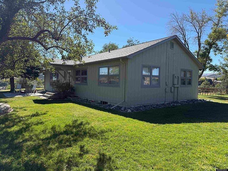806 Amoretti St photo 4