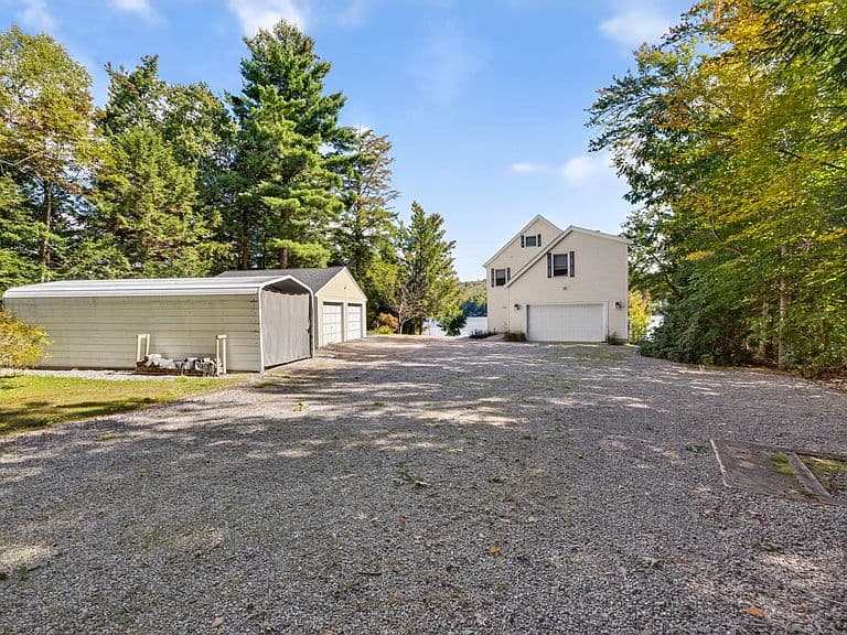 536 Whitney Road photo 4