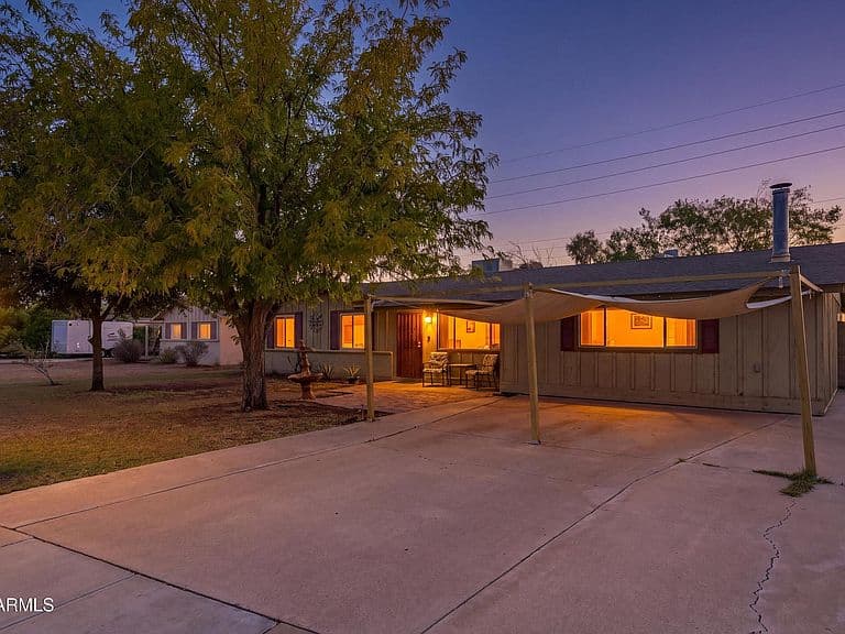 2214 W KEIM Drive photo 1