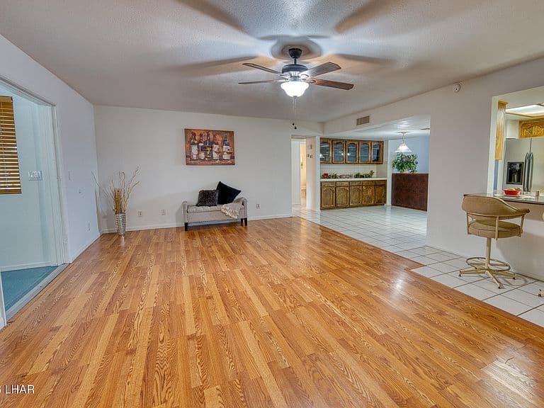 671 Apache Dr photo 4