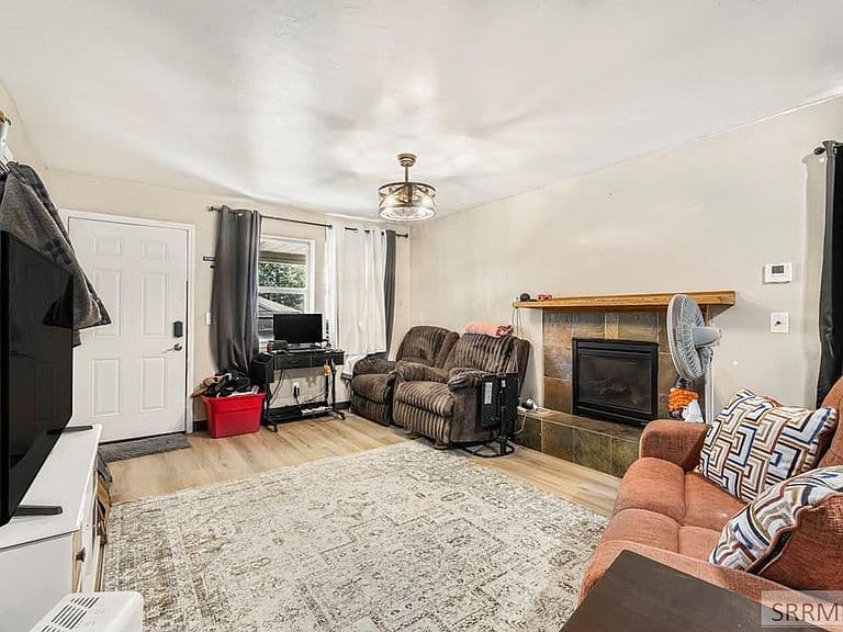 1067 Bannock Ave photo 5