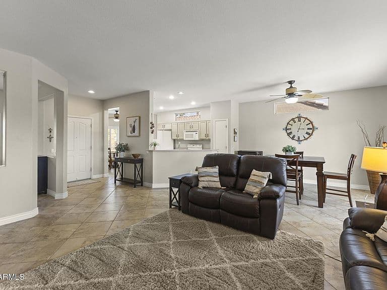 16143 W DESERT WINDS Drive photo 4