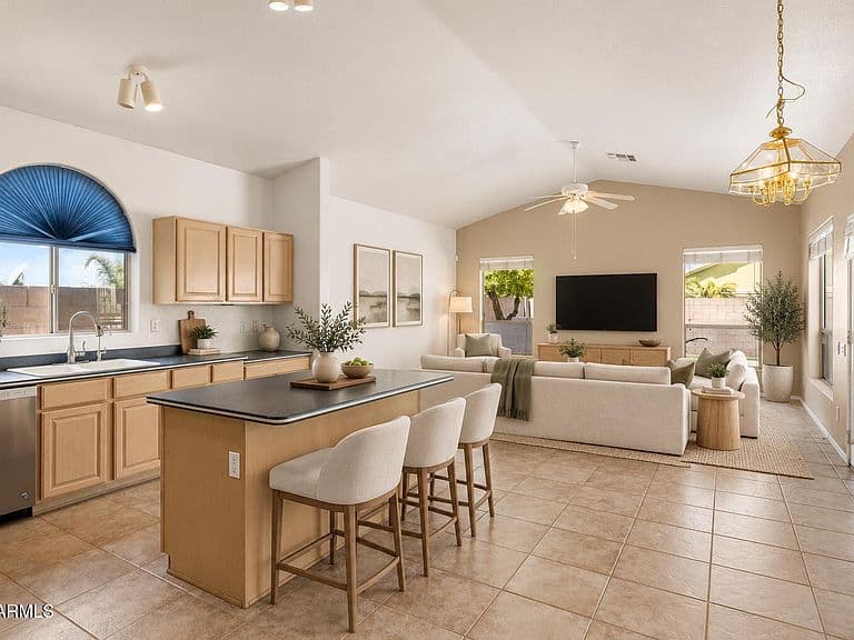 1726 E ROSS Avenue photo 3