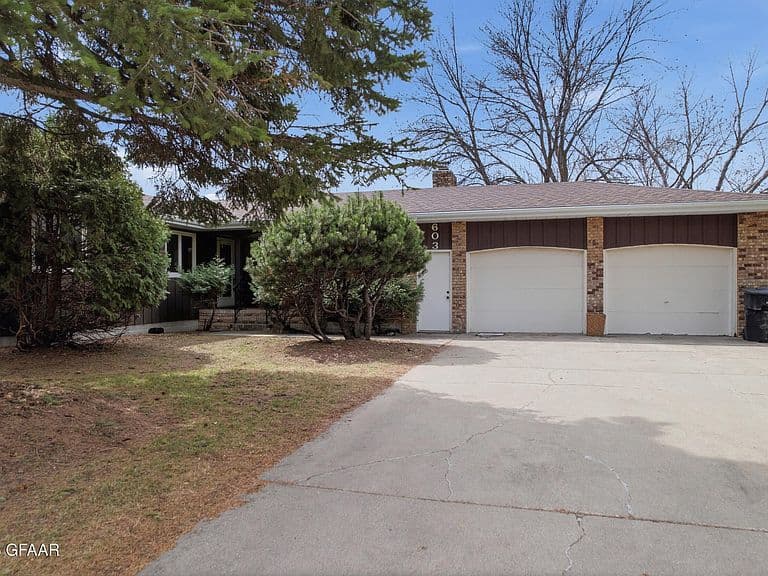 603 Terrace Dr photo 2