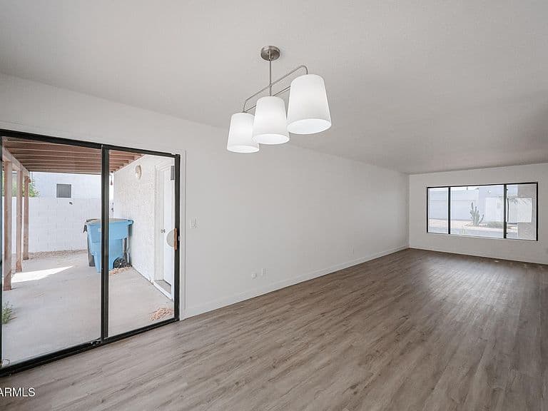 1014 E VILLA MARIA Drive photo 5