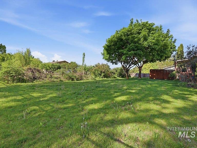 10883 W Reutzel Dr photo 2