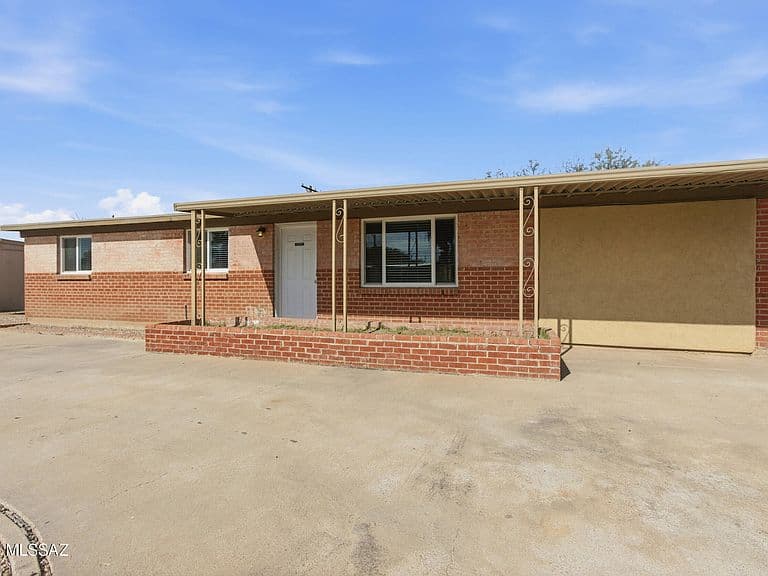 4865 E 23rd St photo 3