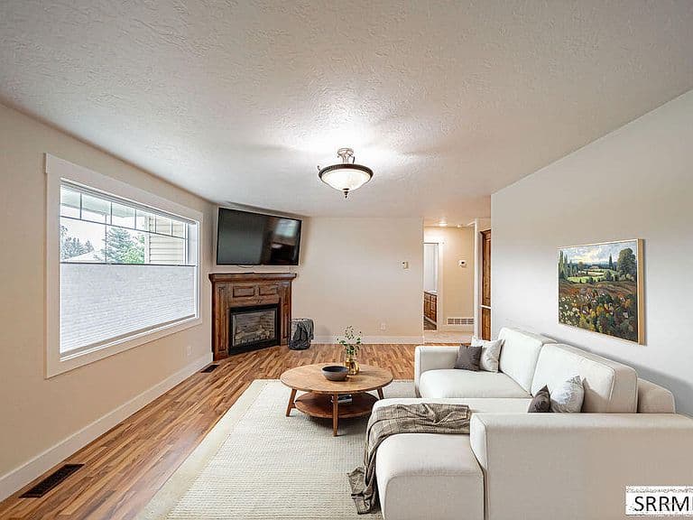 1079 N 2700 W photo 5