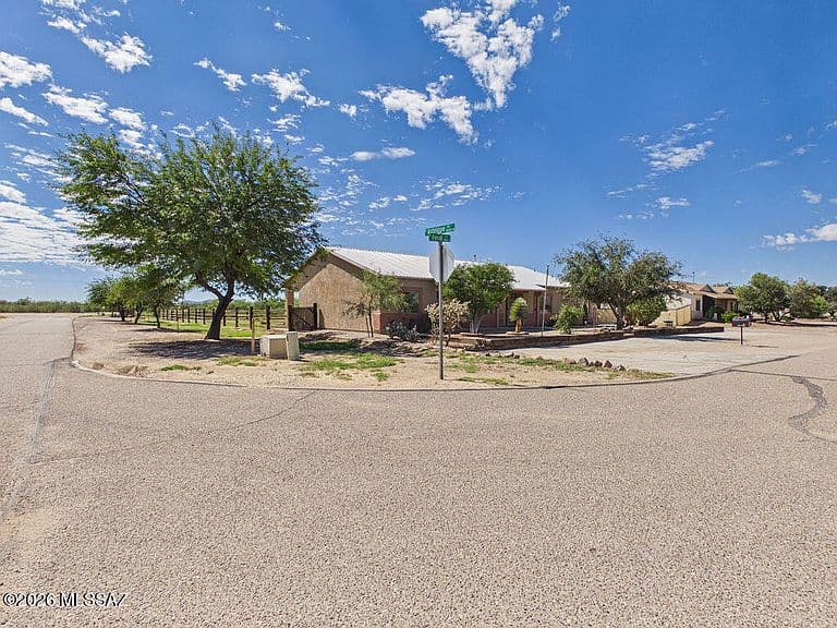 16201 W Feral Rd photo 3