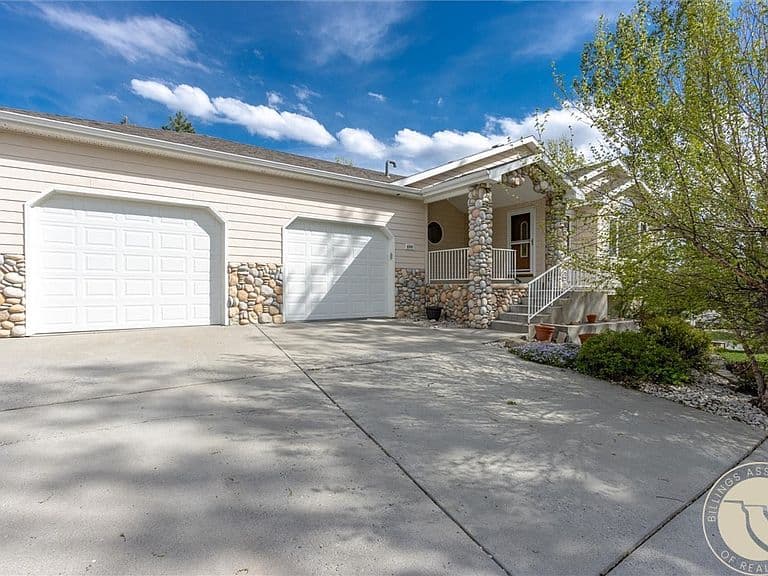 4546 Shasta Ln photo 1