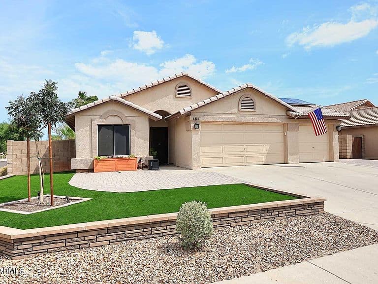 8818 W Melinda Lane photo 1