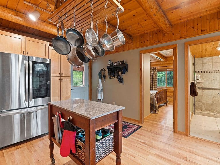 1087 Lakeview Ln photo 5