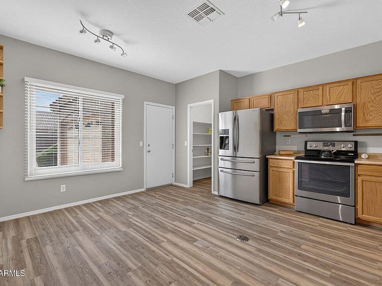17348 W HILTON Avenue photo 4