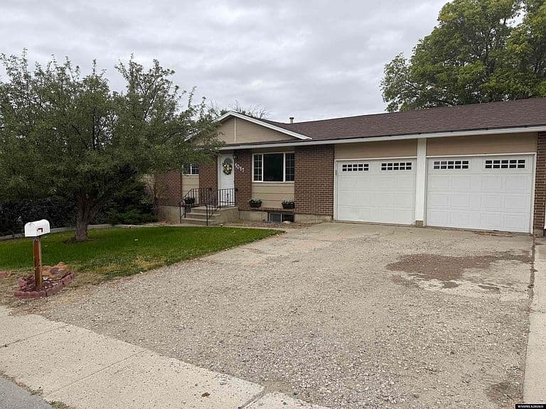 1017 Maple Way photo 1