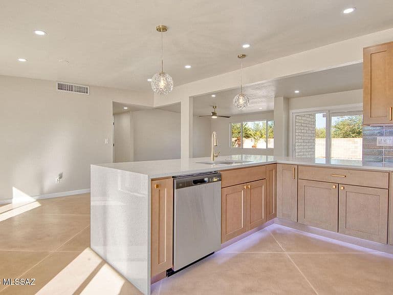 1602 W Dawn Dr photo 5