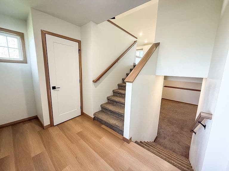 1203 Eagle Ave photo 4