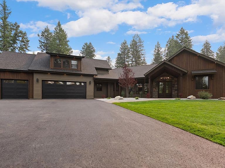 1557 Whitefish Village Dr photo 1