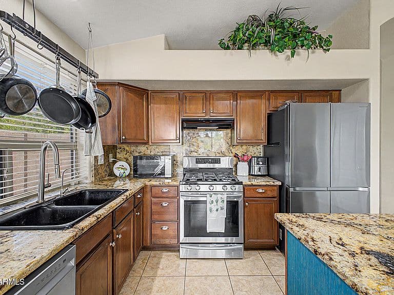 42029 W MICHAELS Drive photo 4