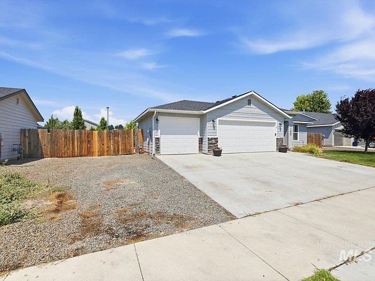 1428 Gold St photo 1