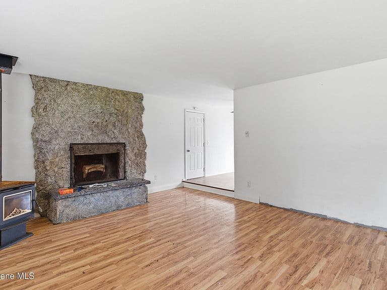 11865 N Forest Rd photo 5